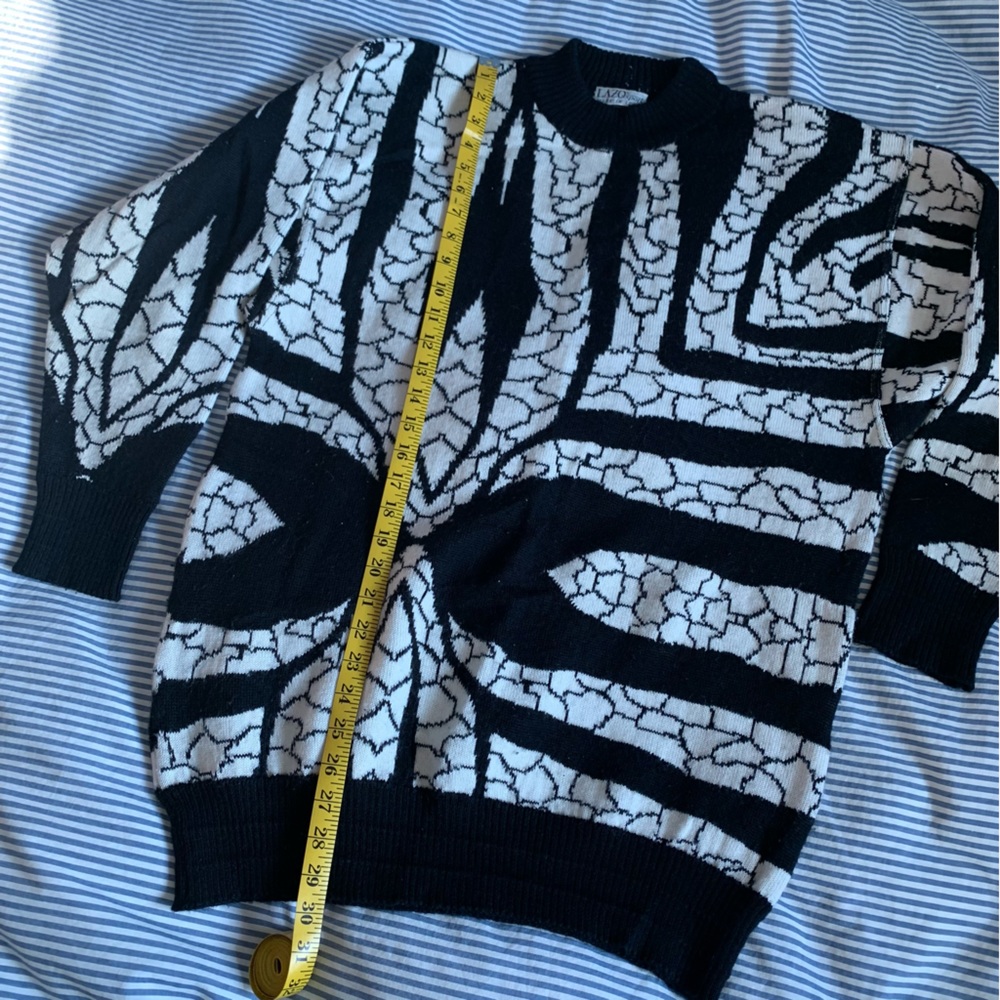 Vintage 80s Italian Graphic Knit Sweater Black and White - Picture 4 of 5